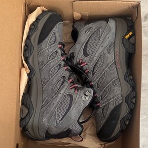 Merrell Men's Gray and Black Athletic Shoes